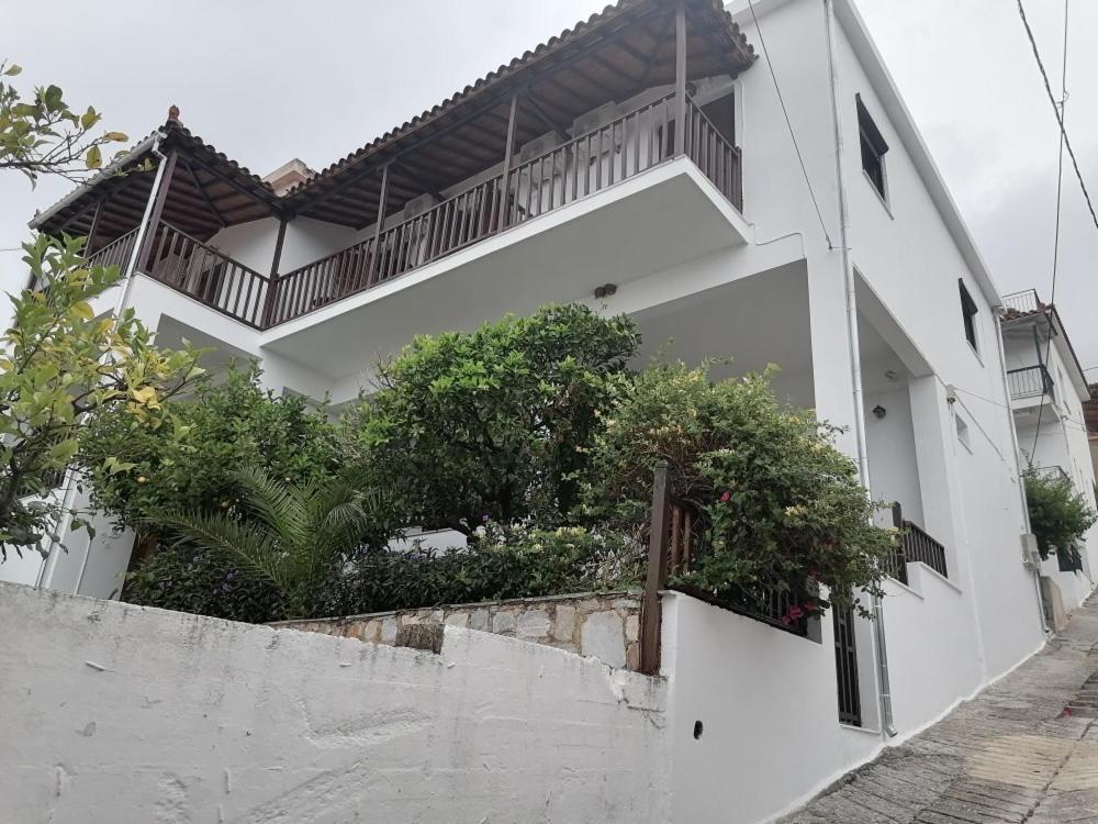 Lilian Beachfront *
