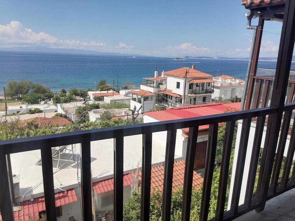 Lilian Beachfront Apartment Neo Klima
