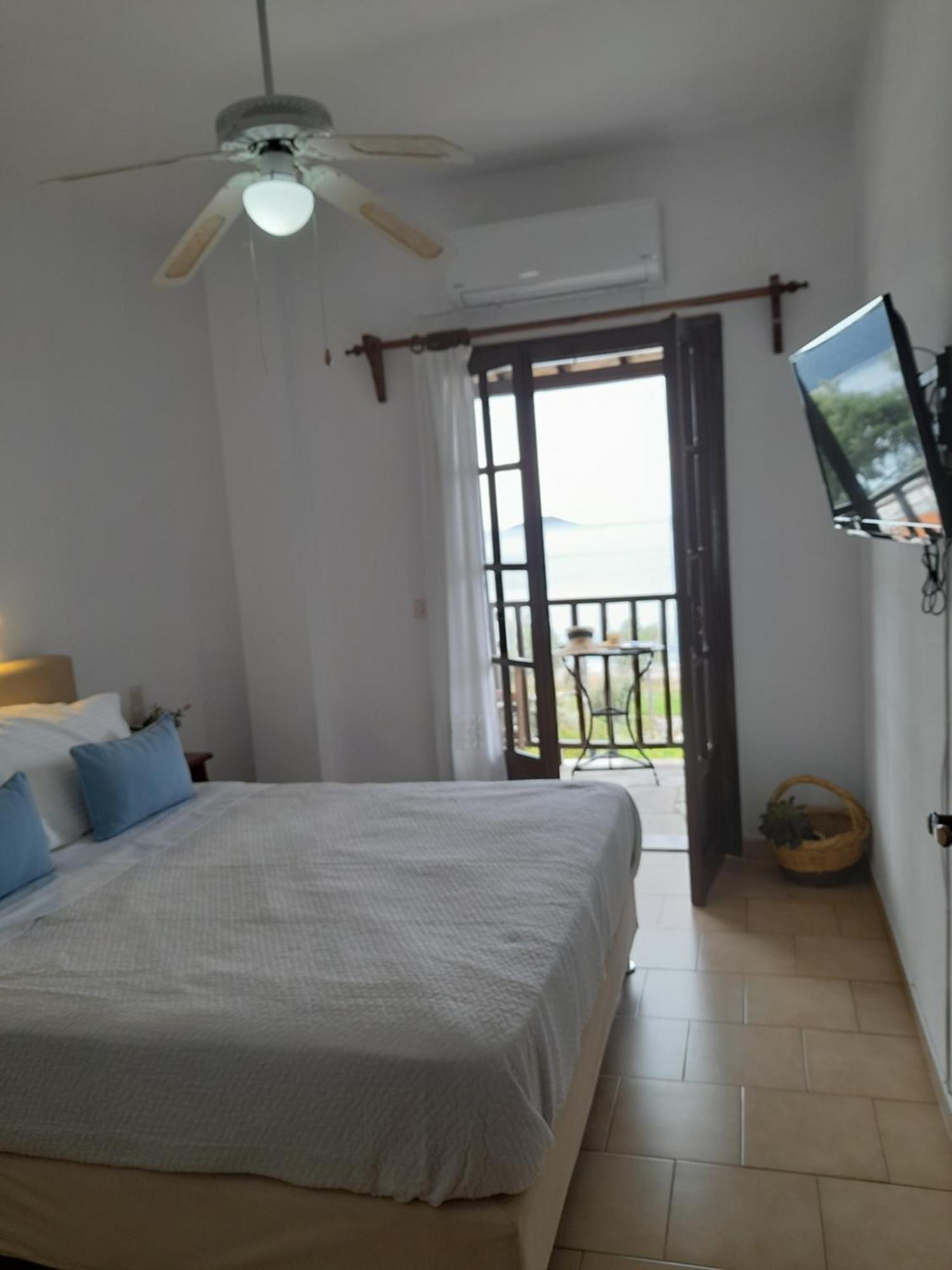 Lilian Beachfront Apartment Neo Klima
