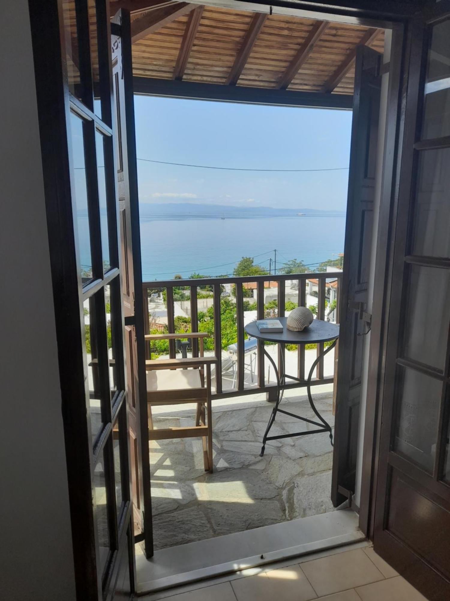 Lilian Beachfront Neo Klima