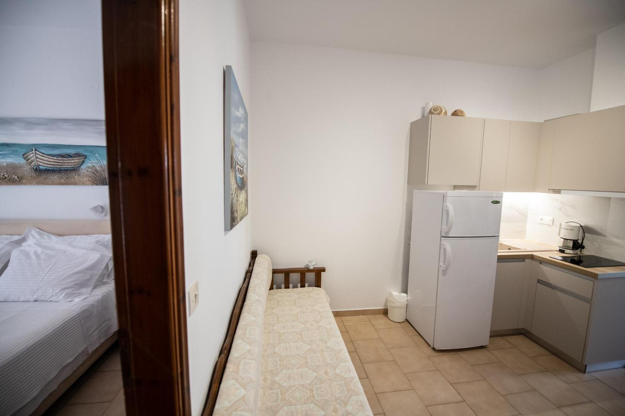 Lilian Beachfront Apartment Neo Klima